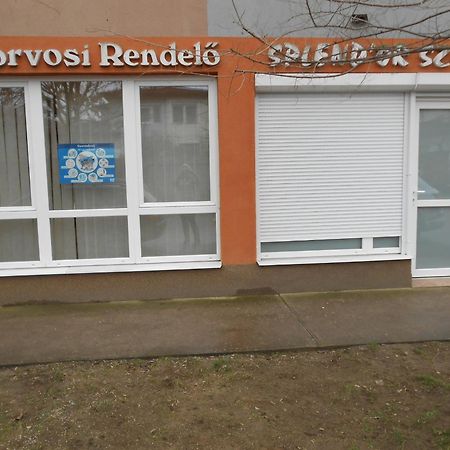Splendor Apartman Debreţin Exterior foto